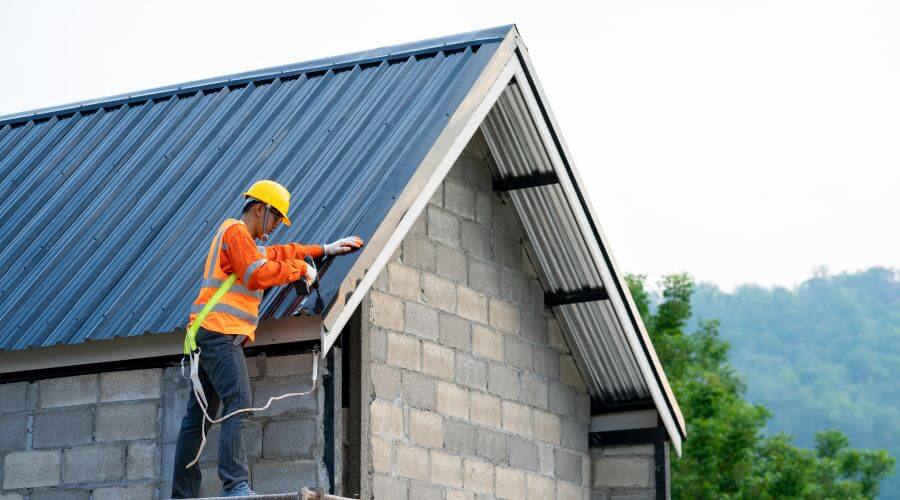 Professional gutter cleaning in Tye, TX